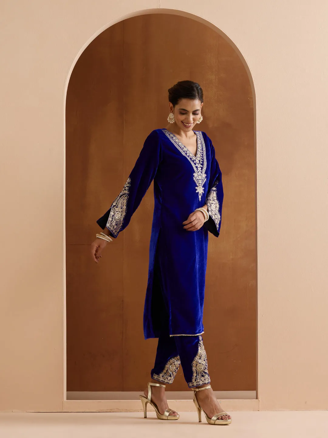 Ishin WOMEN Blue VELVET 2pcs kurta set