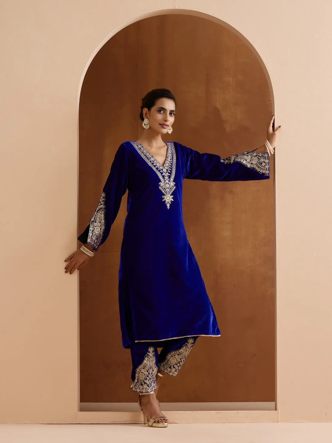Ishin WOMEN Blue VELVET 2pcs kurta set