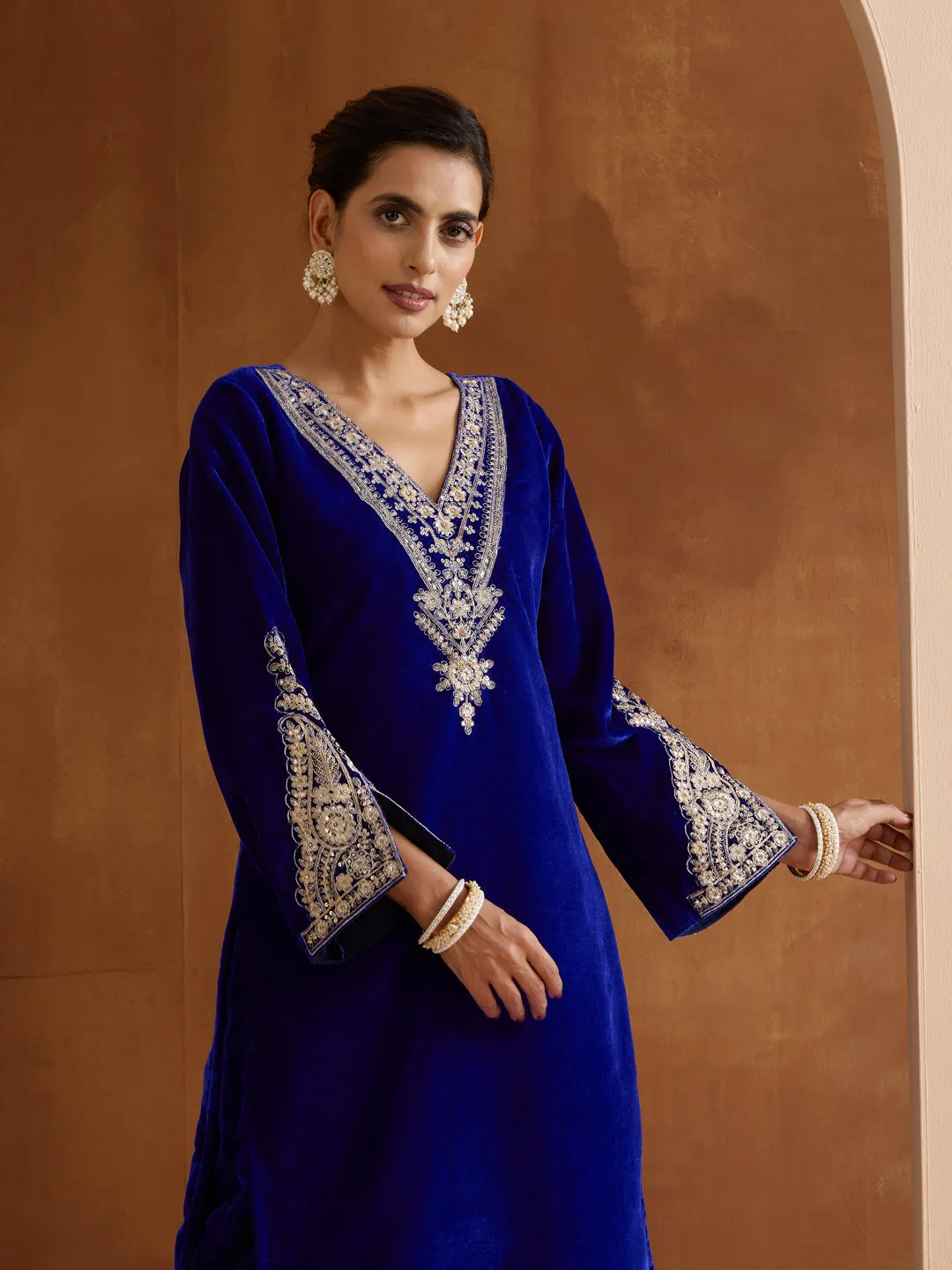 Ishin WOMEN Blue VELVET 2pcs kurta set